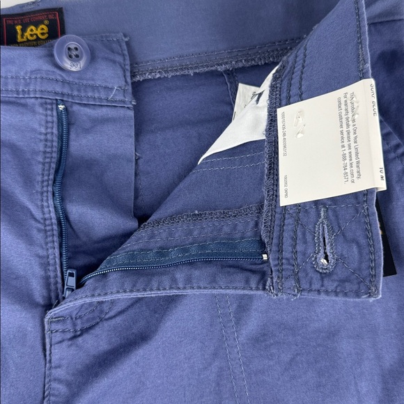 NWT! Lee Mid Rise Ultra Soft Waist Band Cargo Shorts in Surf Blue - Picture 5 of 8